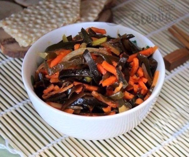 Салат из морской капусты и моркови по-корейски-